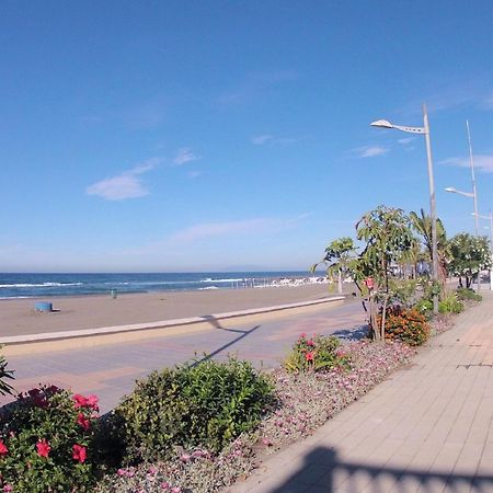 Spacious 1 Bedroom Apartment, Beach Front, Torrox Costa ภายนอก รูปภาพ