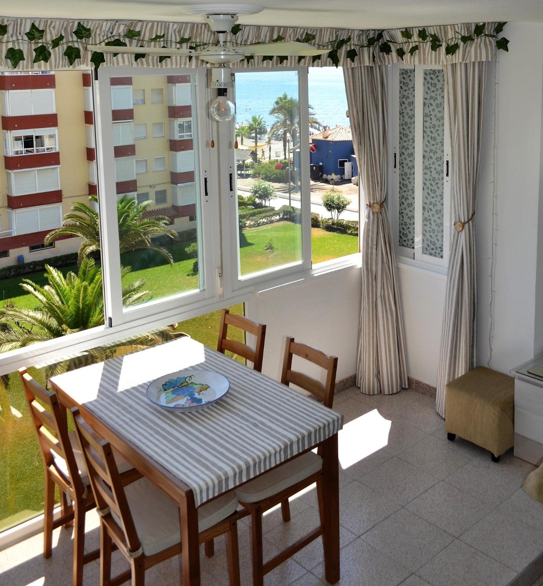 Spacious 1 Bedroom Apartment, Beach Front, Torrox Costa ภายนอก รูปภาพ