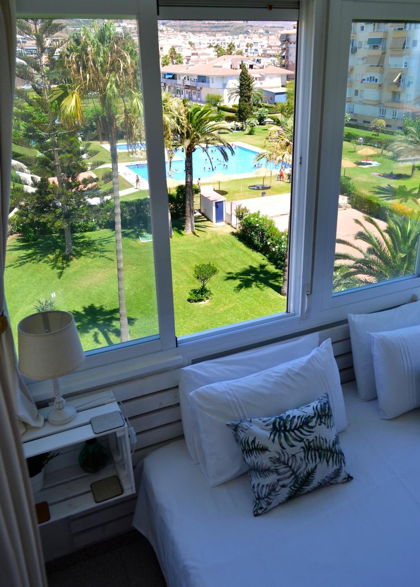 Spacious 1 Bedroom Apartment, Beach Front, Torrox Costa ภายนอก รูปภาพ