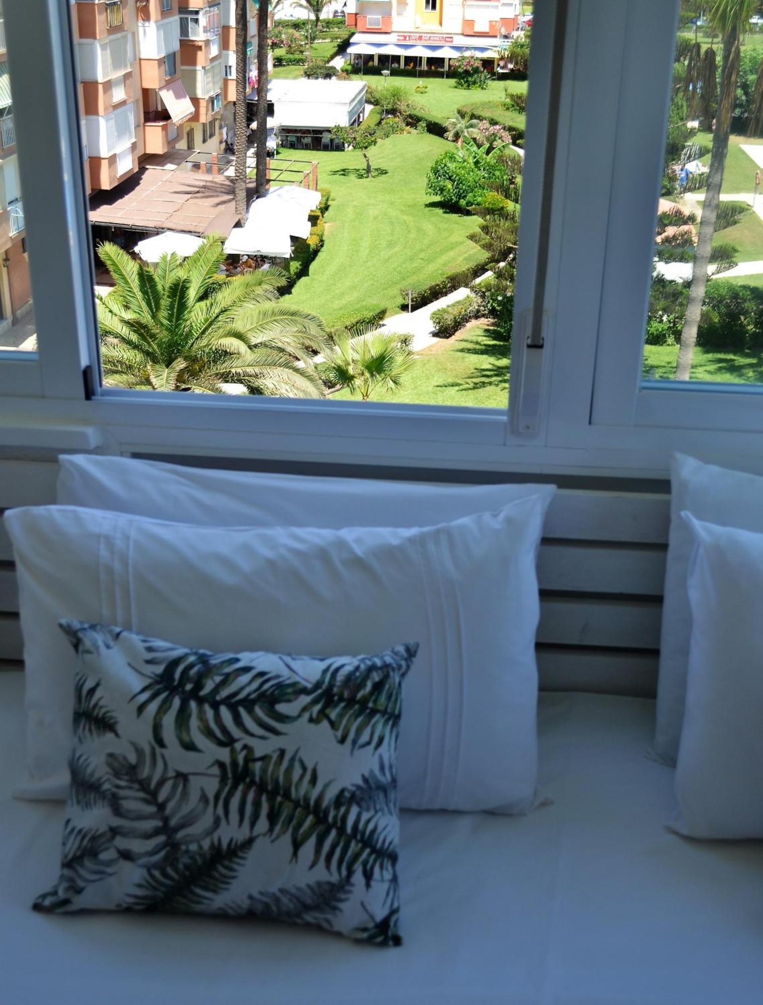 Spacious 1 Bedroom Apartment, Beach Front, Torrox Costa ภายนอก รูปภาพ