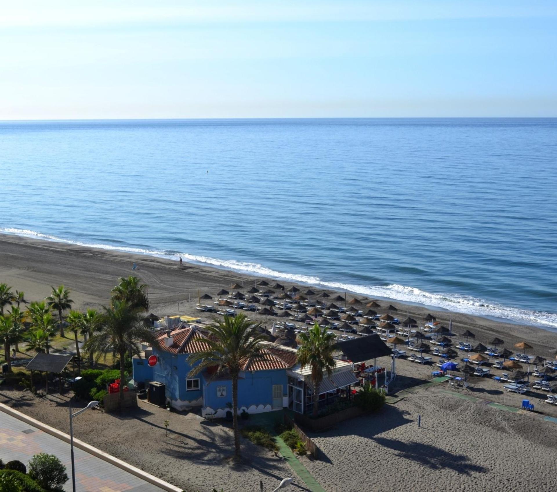 Spacious 1 Bedroom Apartment, Beach Front, Torrox Costa ภายนอก รูปภาพ
