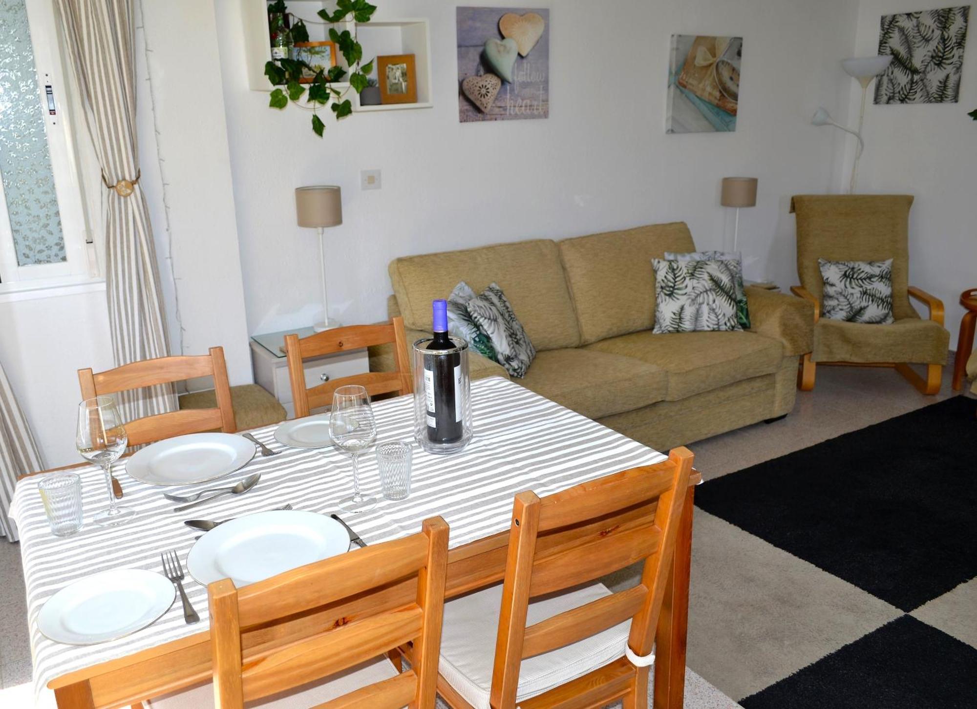Spacious 1 Bedroom Apartment, Beach Front, Torrox Costa ภายนอก รูปภาพ