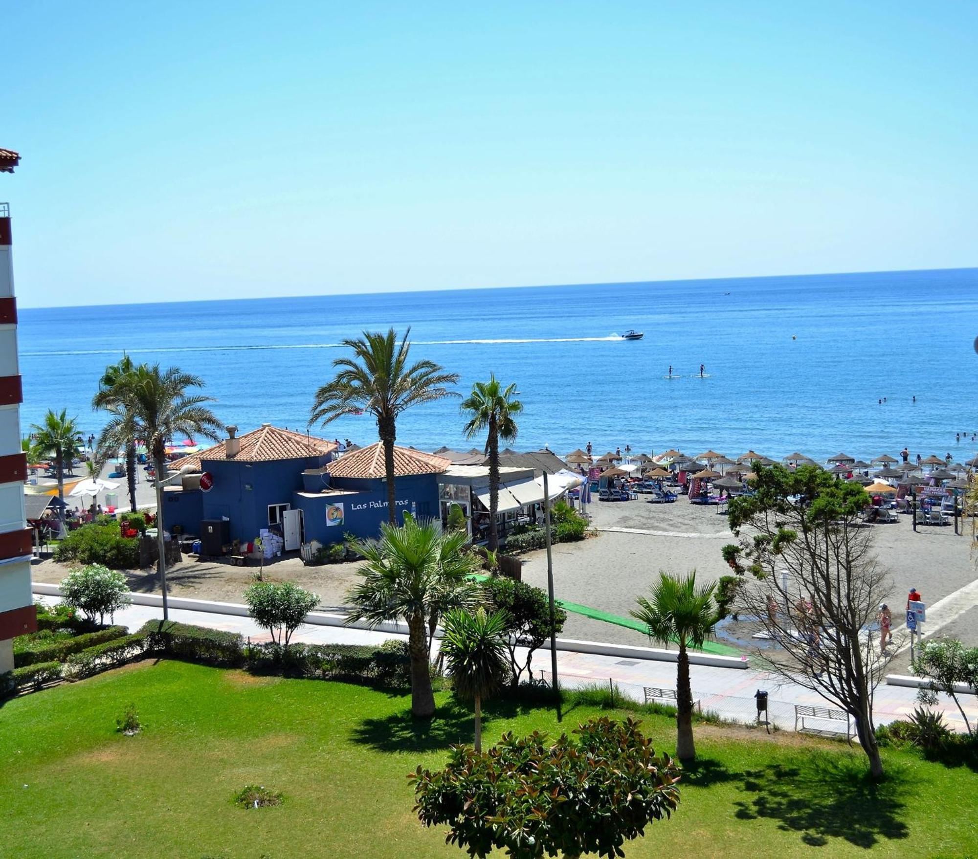 Spacious 1 Bedroom Apartment, Beach Front, Torrox Costa ภายนอก รูปภาพ